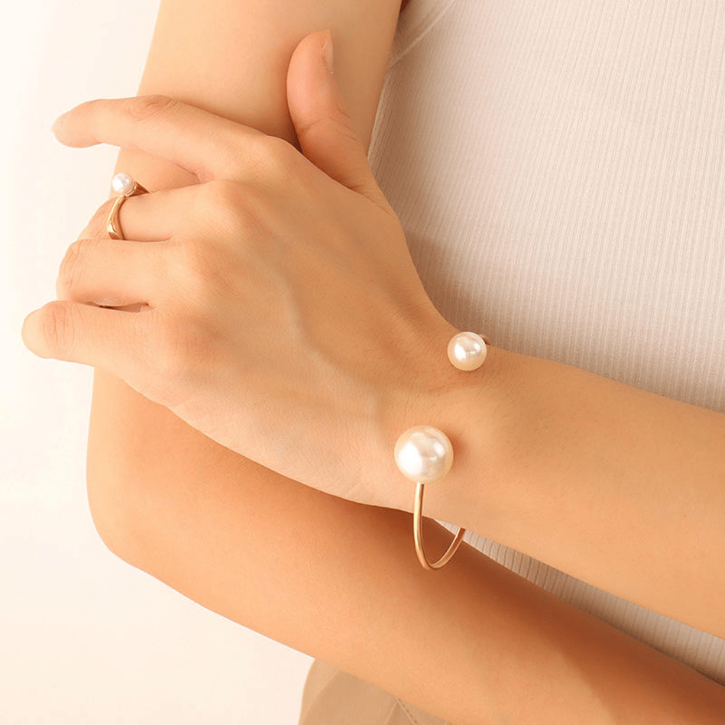 Pearl Embrace Cuff - 147_bf82a9dd-b028-42be-9c7f-beede2f41892